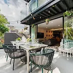 Modern Apt W/Balcony, Pingpong Table, Roof Top,Gym