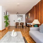 Quiet And Cozy With Terrace, King-Size Beds, And Parking Lot