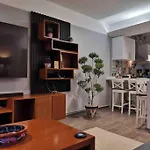 Modern Artist Apt., Overlooking Parque Espana