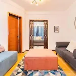New Amsterdam St Condo Parque Mexico 5-Min Walk