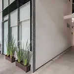 Stylish Quiet Studio, Smart Tv, Six Flags 1K