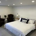 Espectacular Condo In A Premium Neighborhood