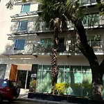 3 Recamaras, 4 Camas, 2 Banos, Estacionamiento
