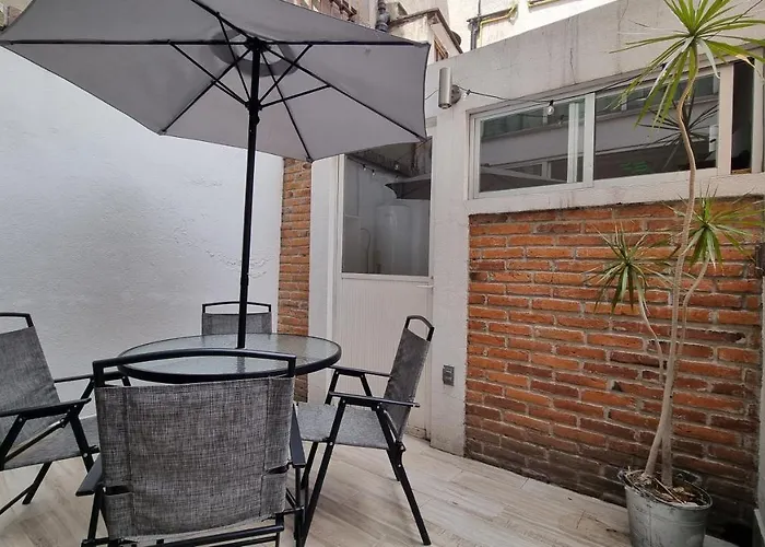 Quiet And Cozy With Terrace, King-Size Beds, And Parking Lot
