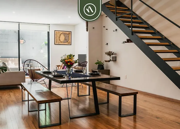 Two Story 2 Bedroom Condo With Patio In Roma Norte