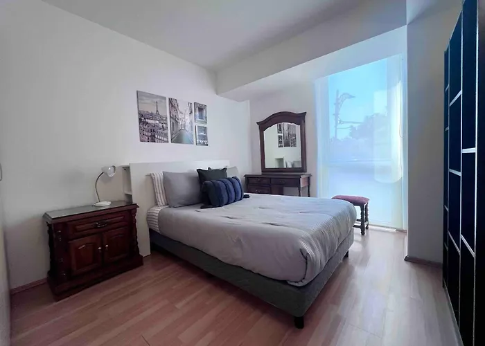 B106 - 2Bdr - 2Bth, Amazing Location