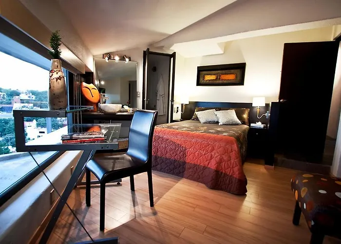 Aztic Hotel And Executive Suites