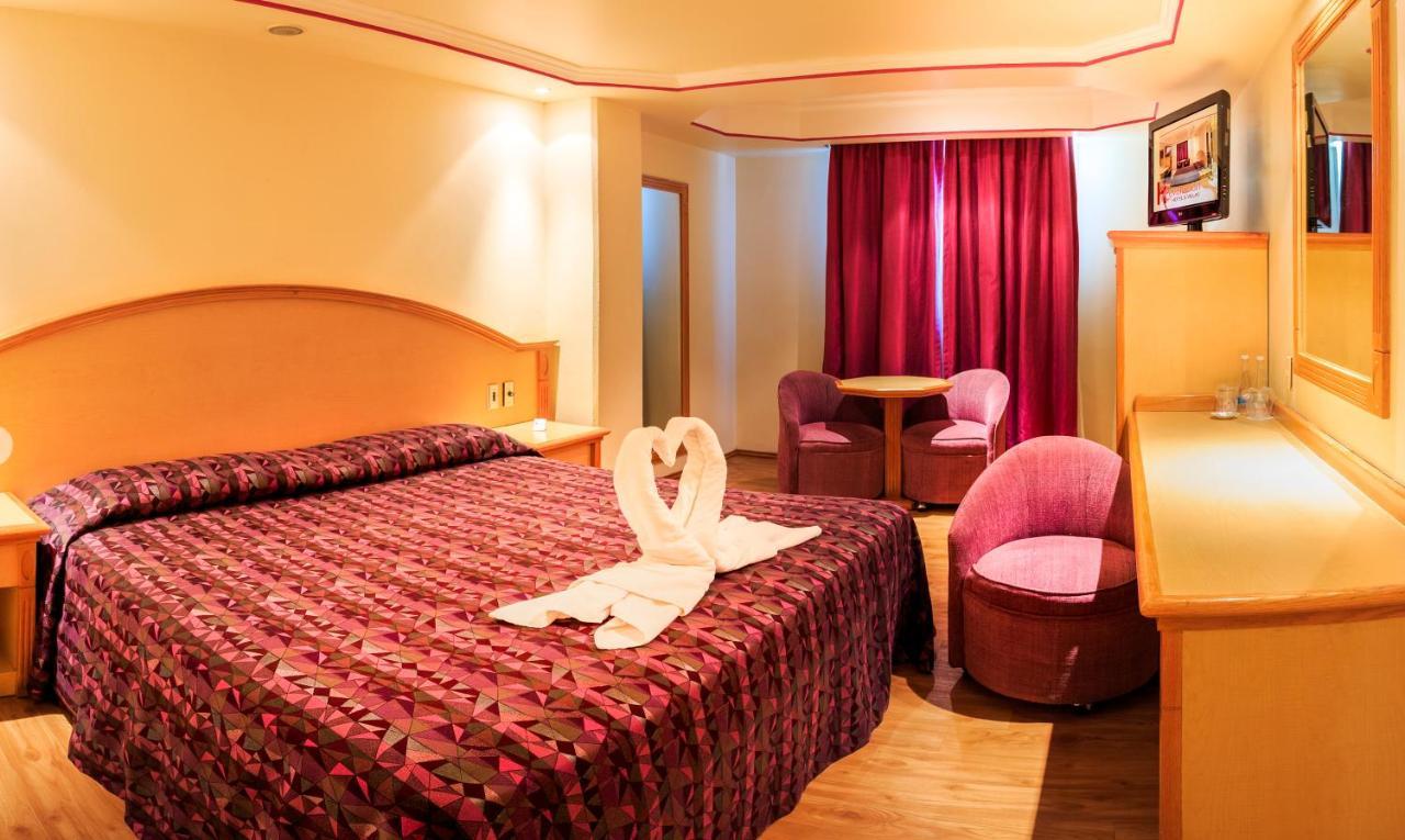 Revolución Hotel *