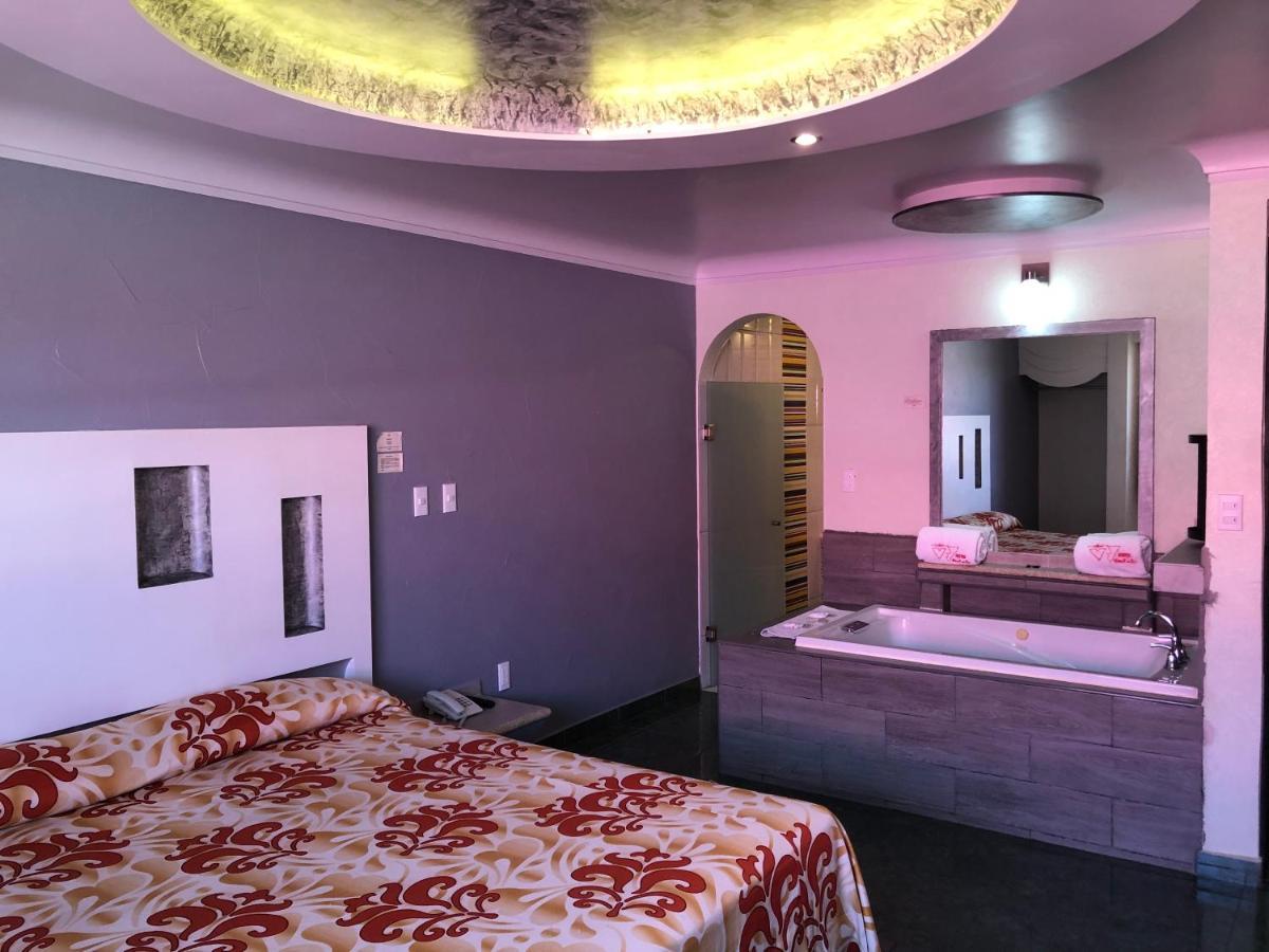 & 7 Hotel