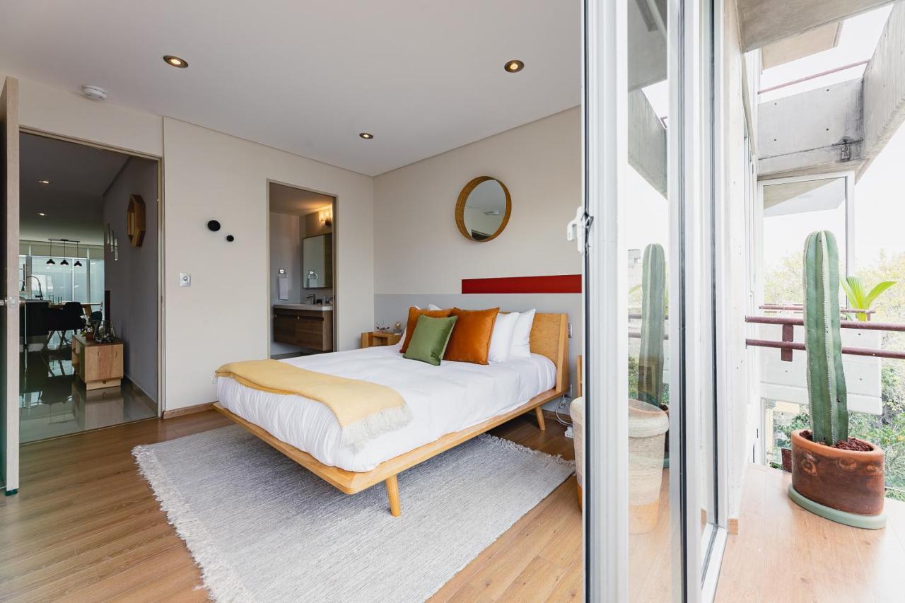 Artsy, Hi-tech In The Heart Of Roma Apartment