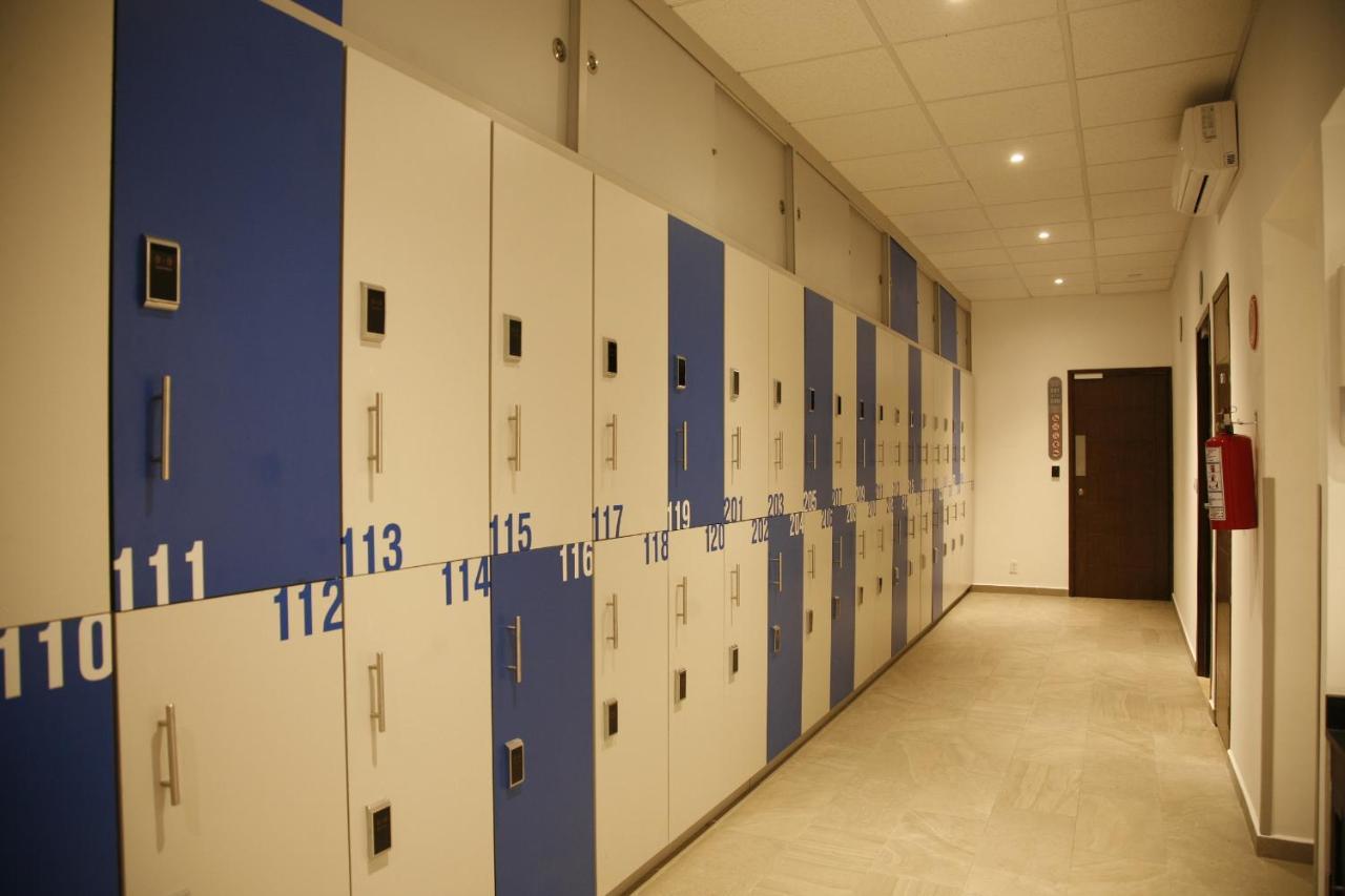 Hotel cápsula Izzzleep Aeropuerto Terminal 1 3*