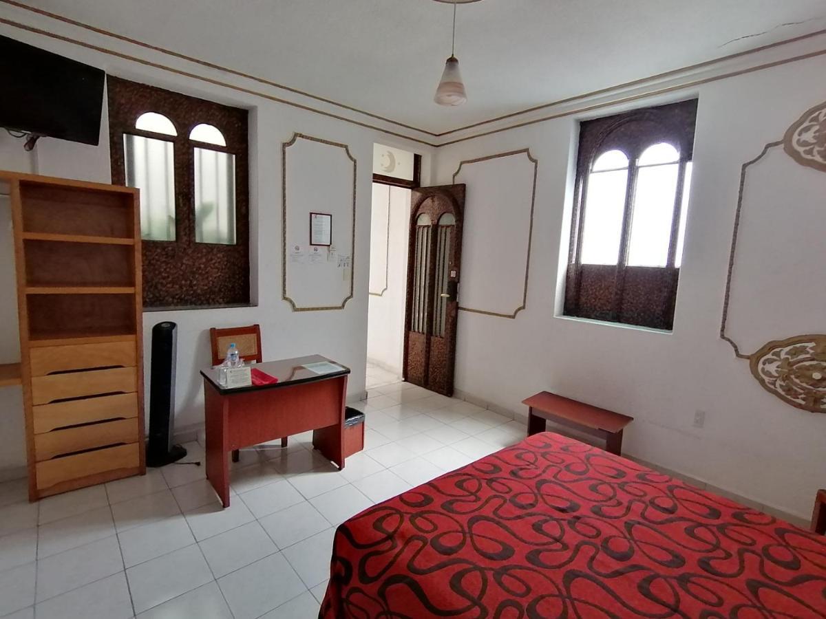 Hotel Casa De La Luna 3*