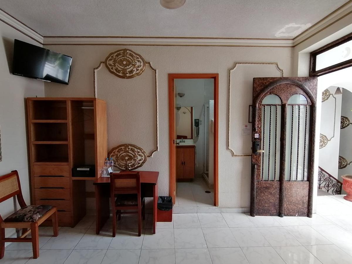 Hotel Casa De La Luna 3*