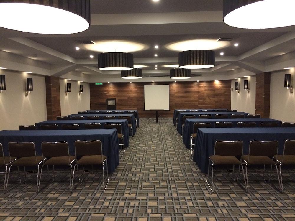 Metropol Hotel 4*