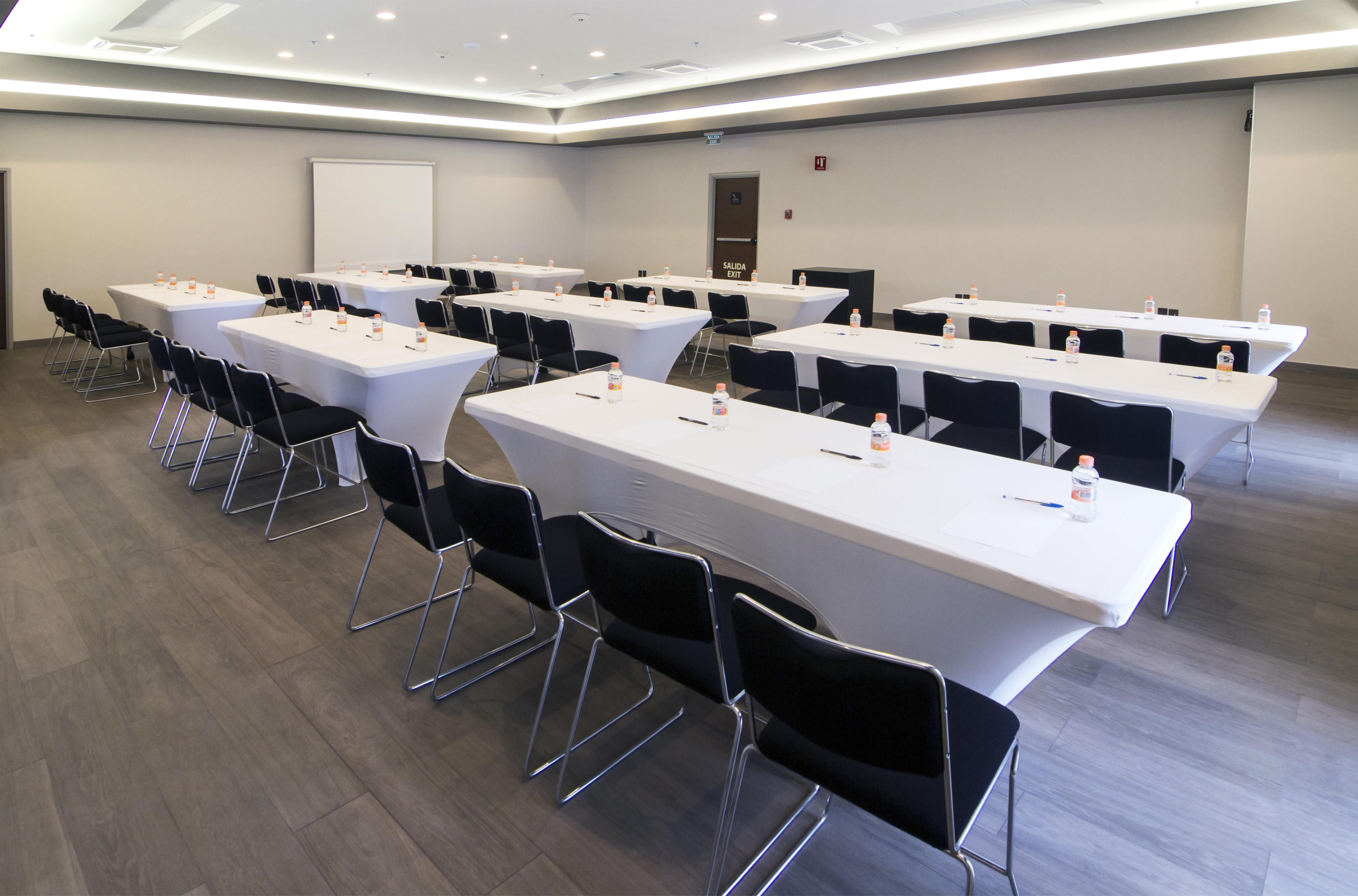 City Express Plus Mundo E Hotel 3*