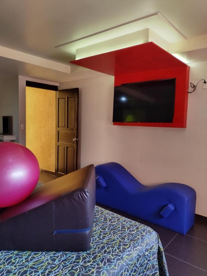 Hotel & 7