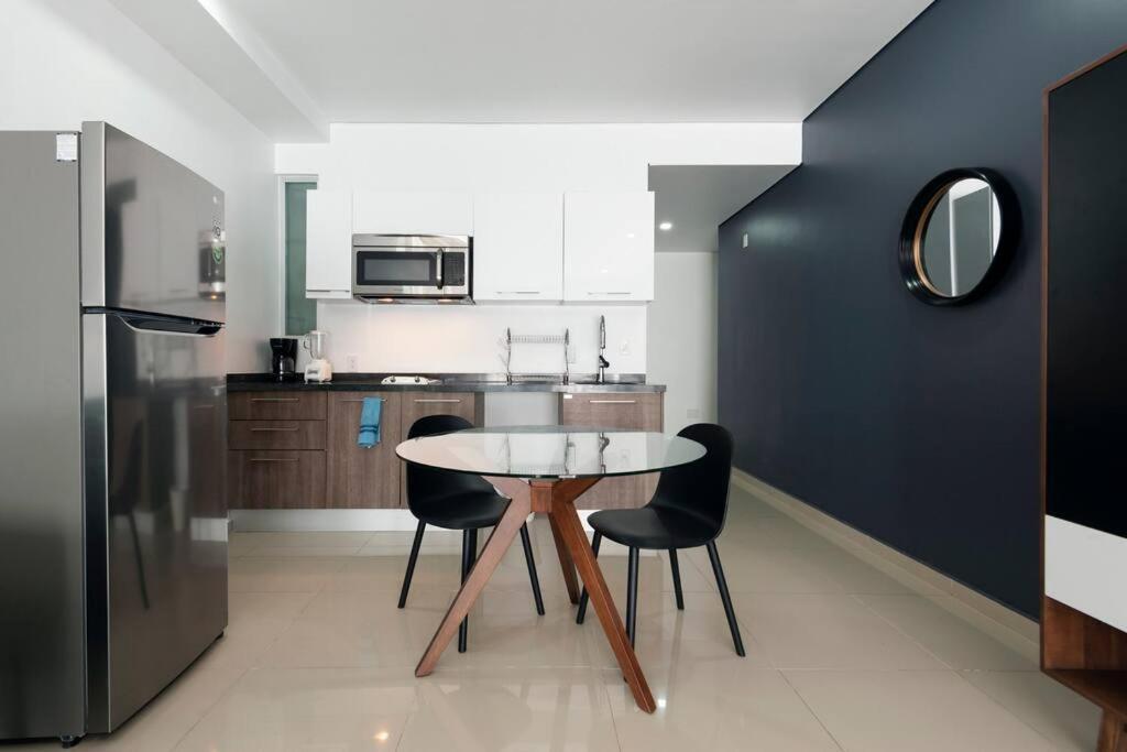 Apartment 600 Sq Ft In Trendy Area, 150 Bps Fiber Optic