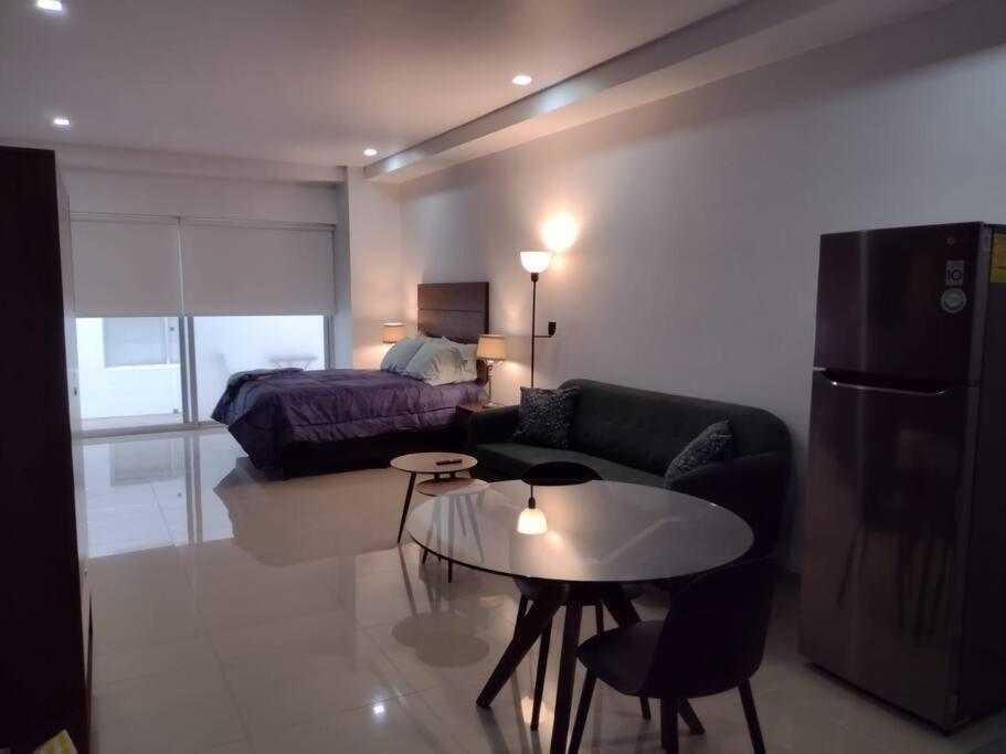 600 Sq Ft In Trendy Area, 150 Bps Fiber Optic Apartment