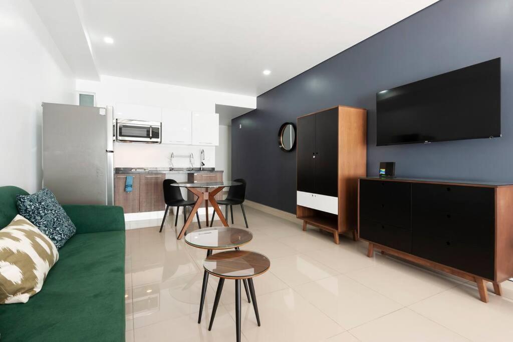 Apartment 600 Sq Ft In Trendy Area, 150 Bps Fiber Optic