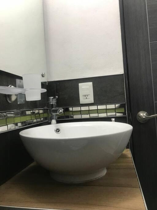 Donovan, Confortable Con Bano Privado Apartamento