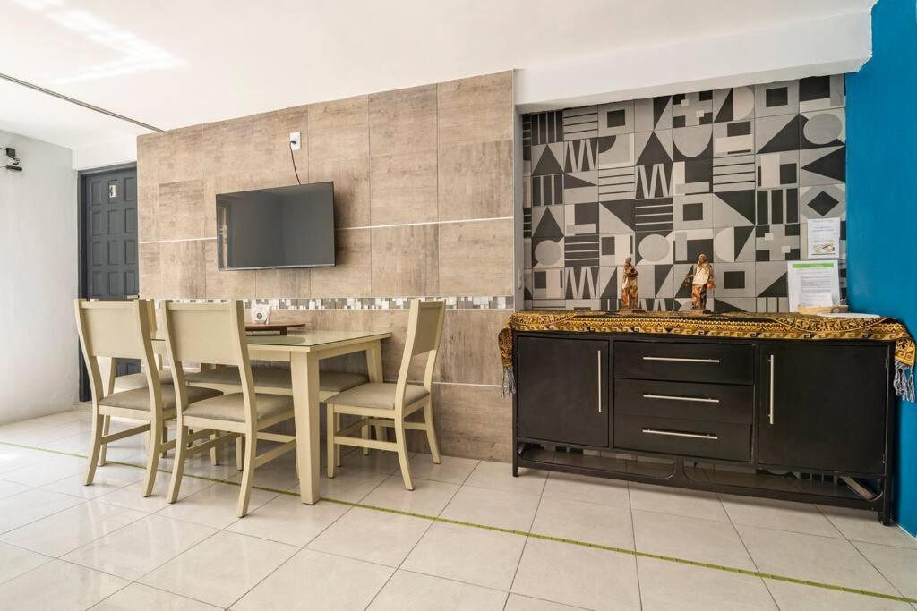 Donovan, Confortable Con Bano Privado