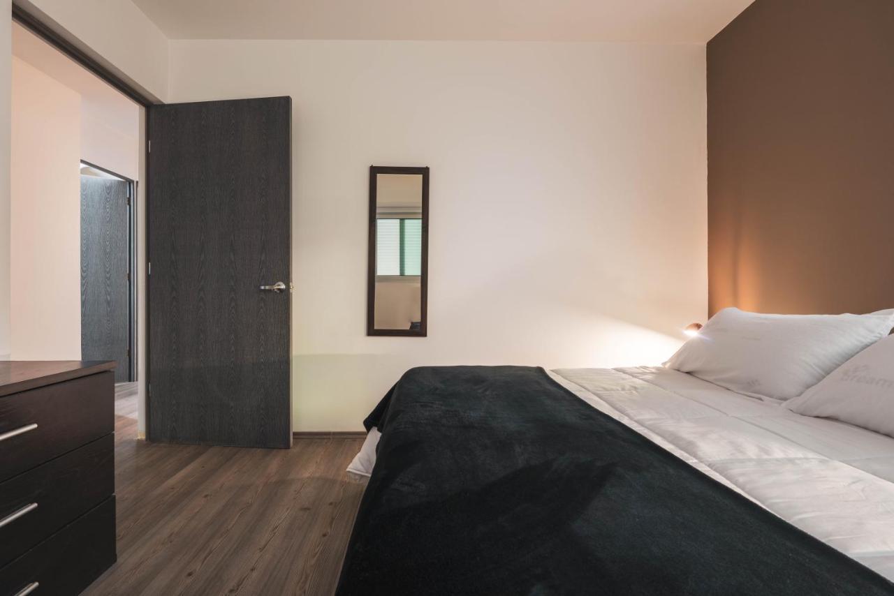 Apartamento Puerta Condesa, & *