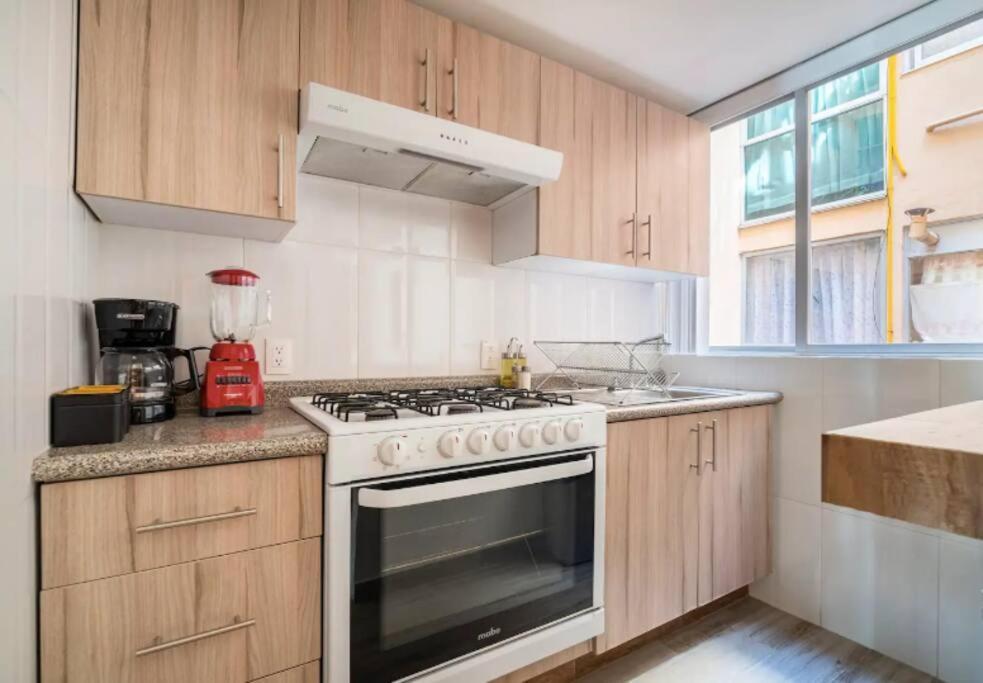 Quiet And Cozy With Terrace, King-size Beds, And Parking Lot Apartamento