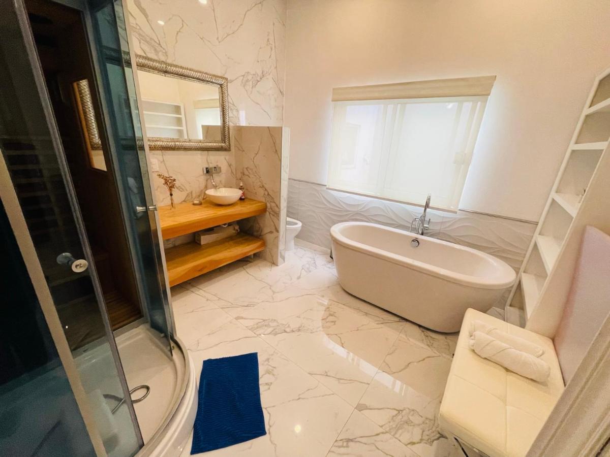 Napoles Suites & *
