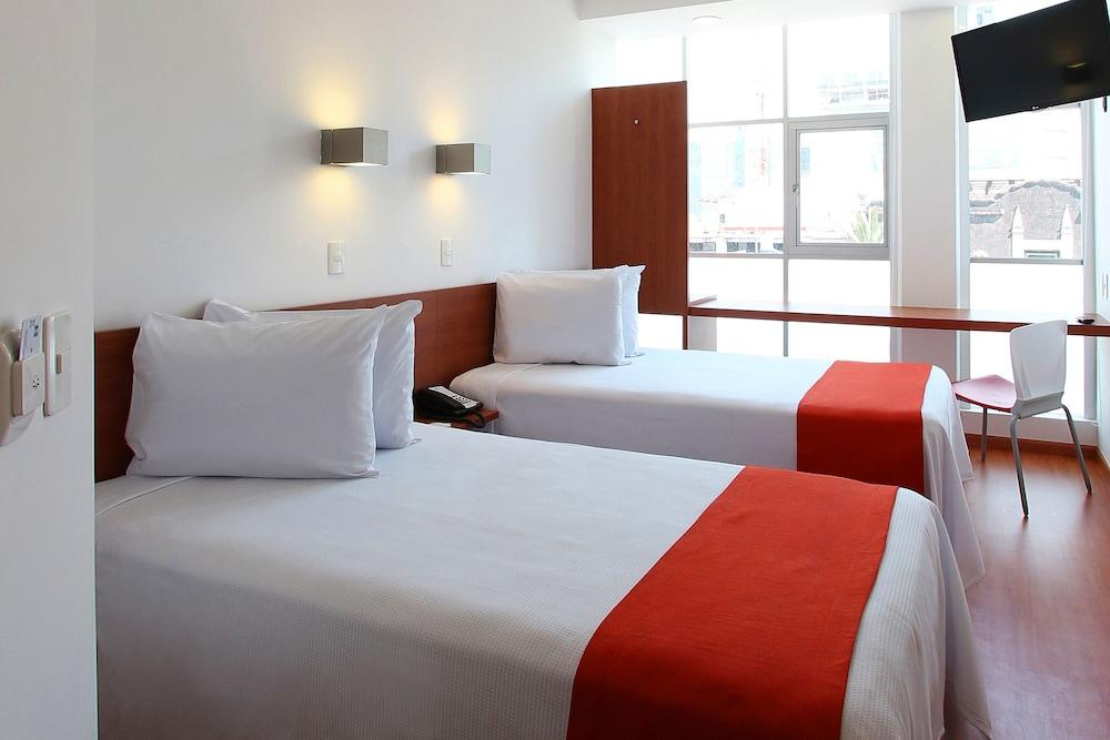 One Ciudad De Alameda 3*
