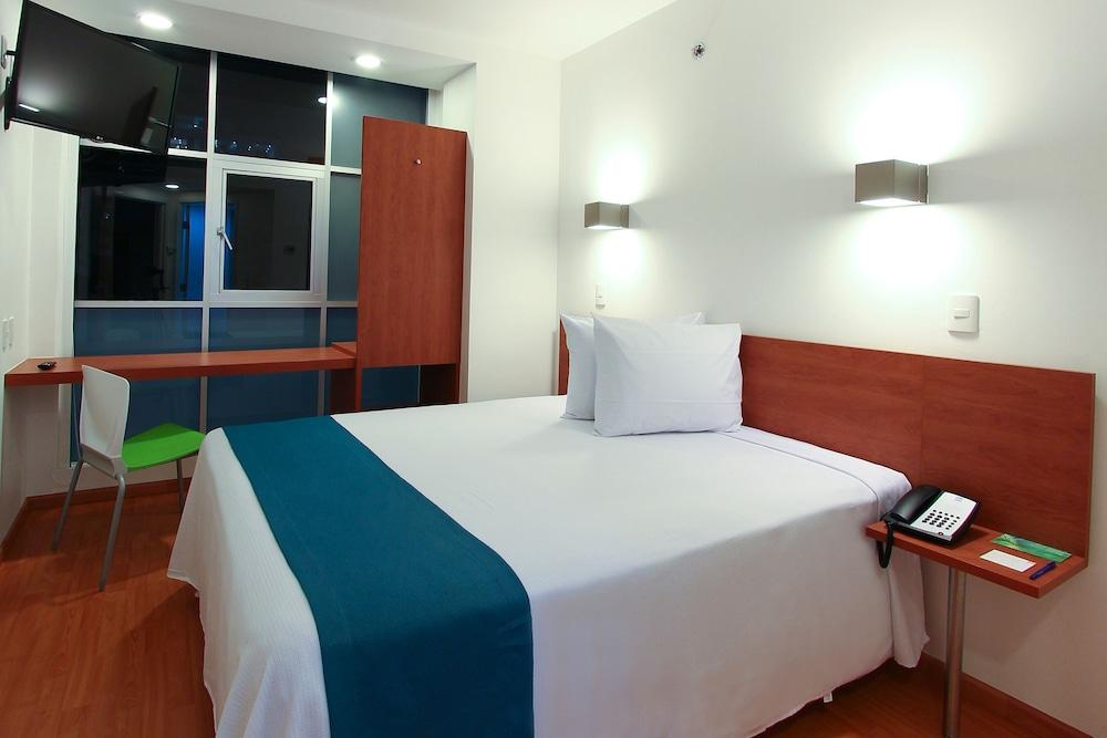One Ciudad De Alameda Hotel 3*