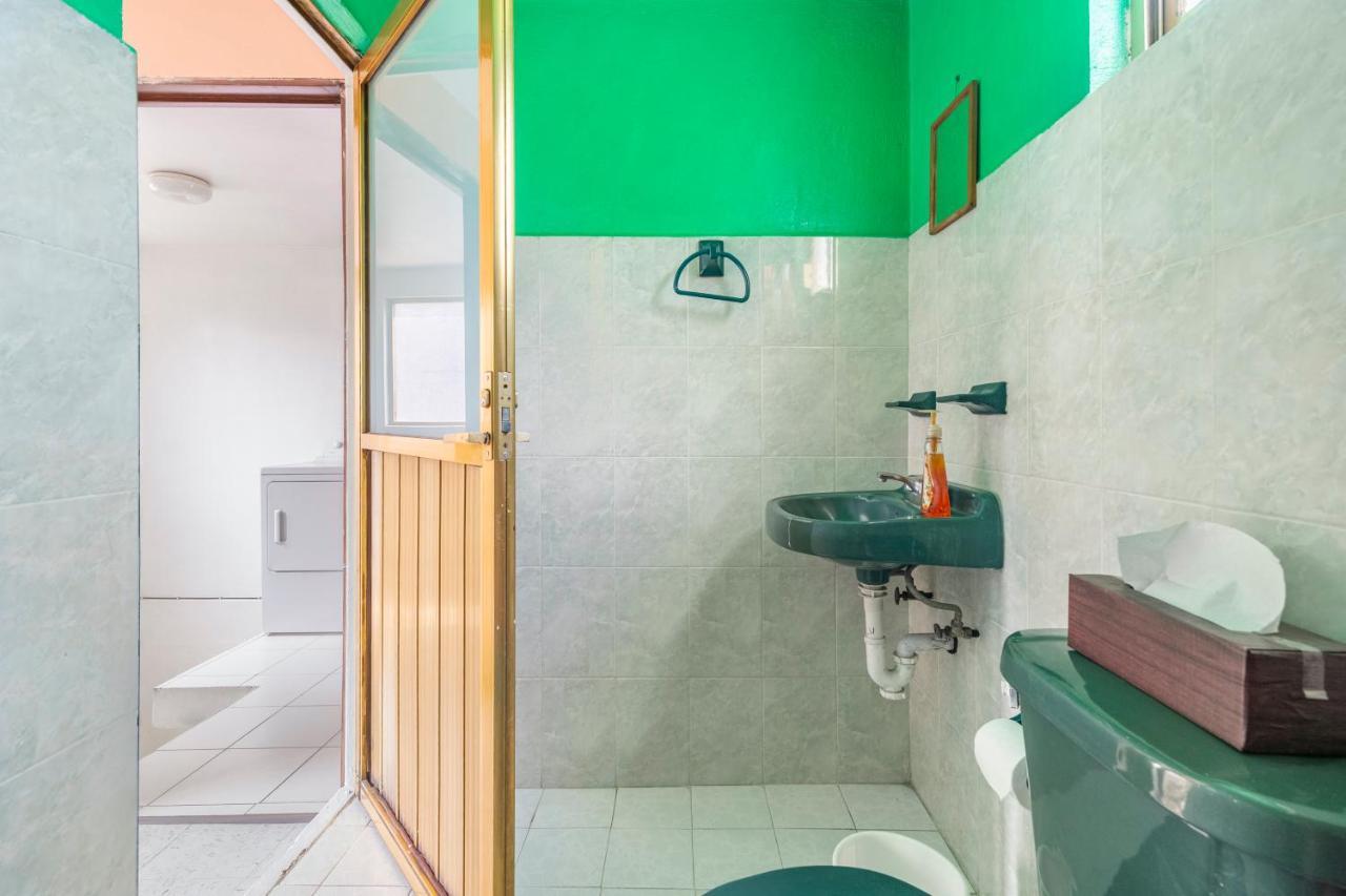Bedroom At 5 Min Airport T1 & T2 Homestay Mexico City
