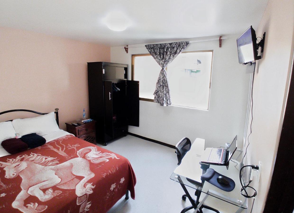 Bedroom At 5 Min Airport T1 & T2 Homestay *