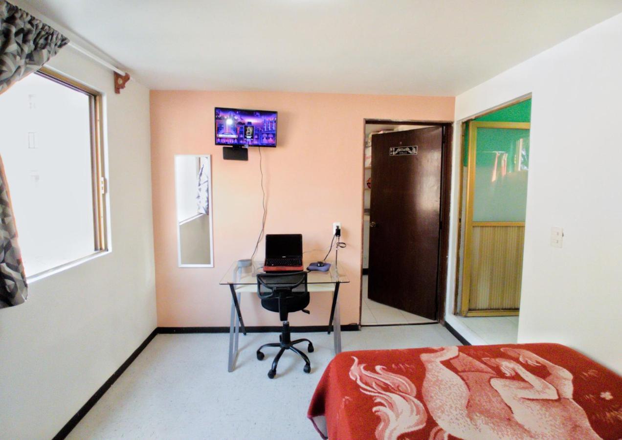 Bedroom At 5 Min Airport T1 & T2 Homestay