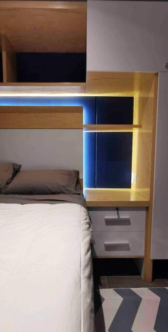 Modern Artist Apt., Overlooking Parque Espana Apartamento