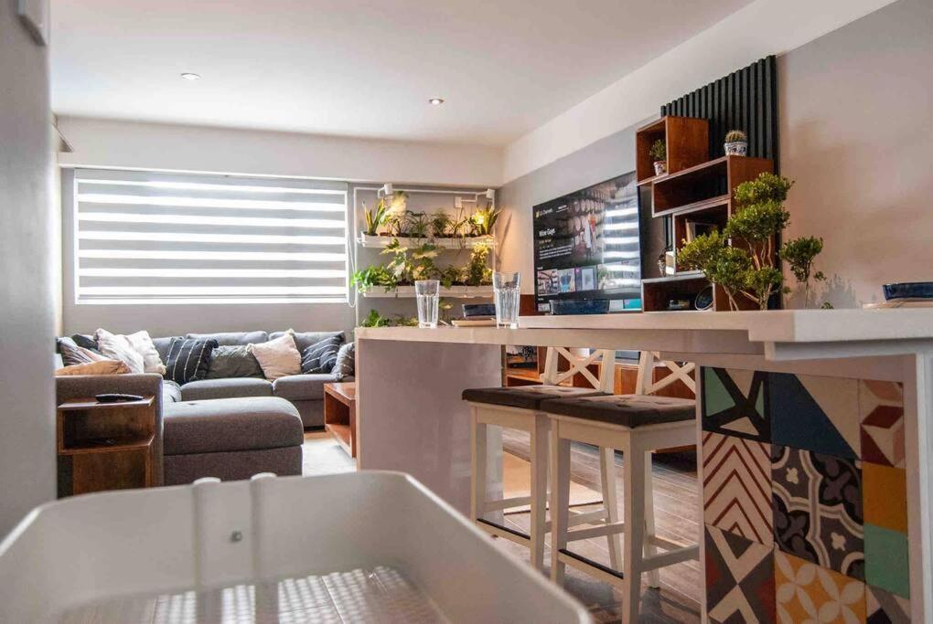 Modern Artist Apt., Overlooking Parque Espana Apartamento *