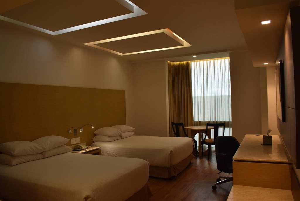 Ramada By Wyndham Santa Fe Hotel