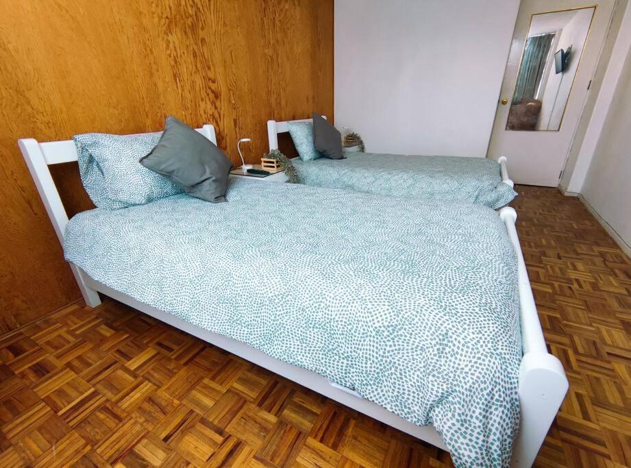 Delightful 4br Cozy Heart Of Artist District Apartamento