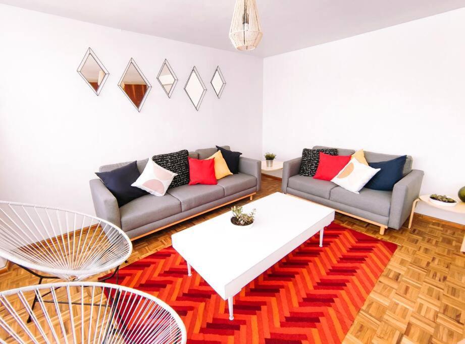 Delightful 4br Cozy Heart Of Artist District *