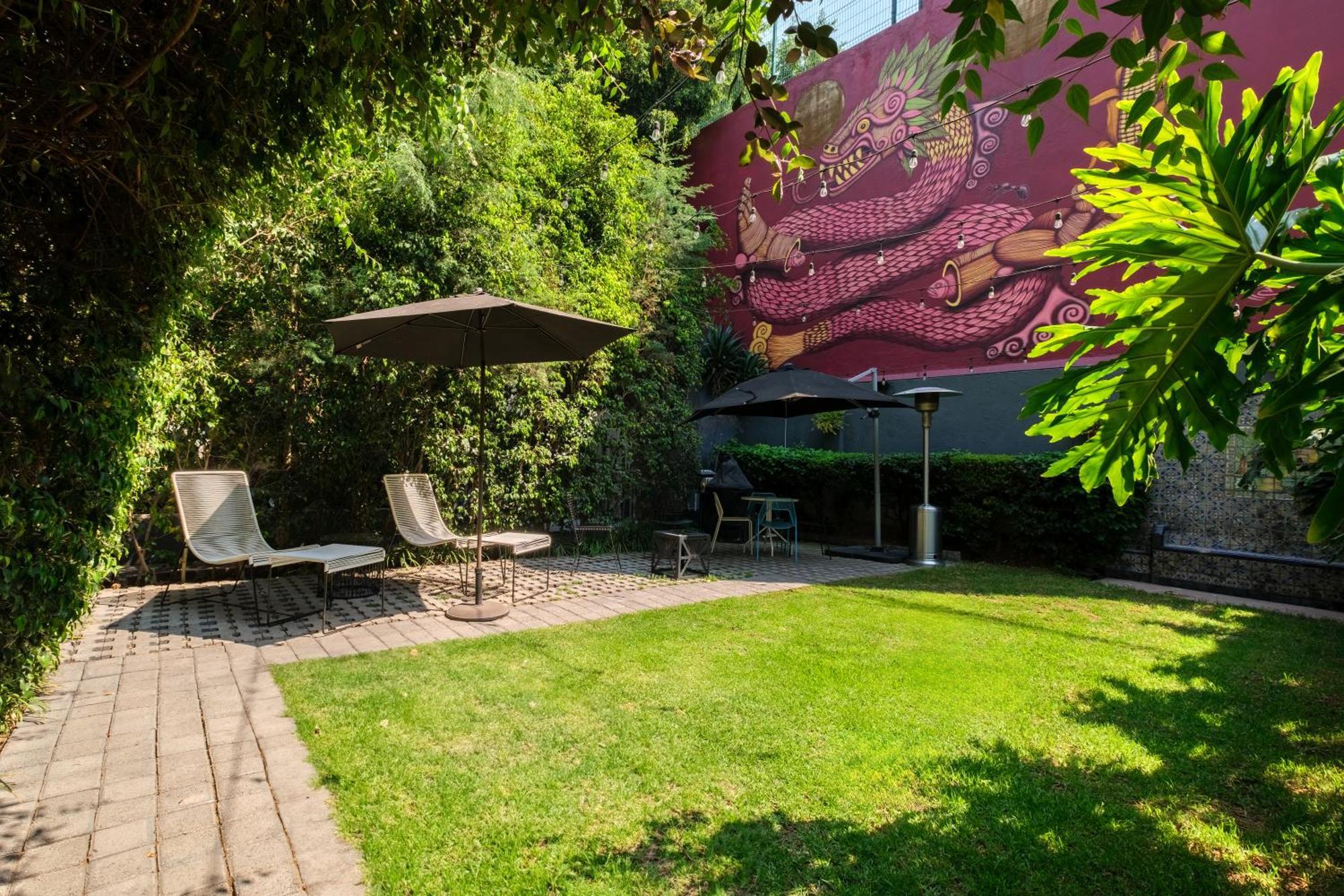 Pug Seal Polanco Allan Poe Hotel 5*