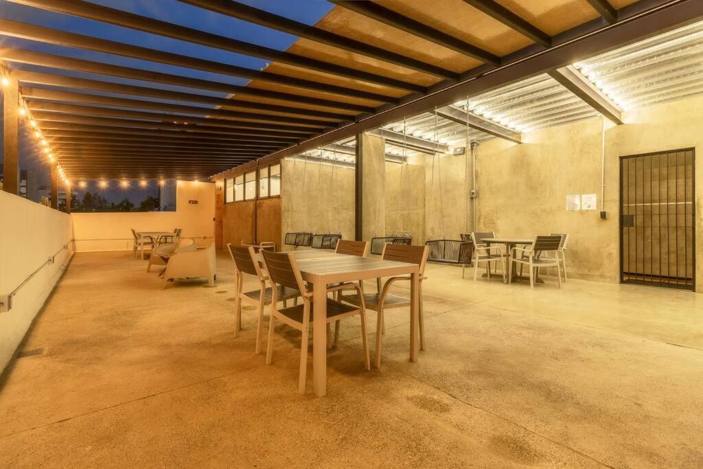 L301 1bdrm 1bath Fits 6 Ac Rooftop Views Сasa de vacaciones *