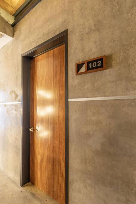 L102 New 1bdrm 1bath Ac Rooftop