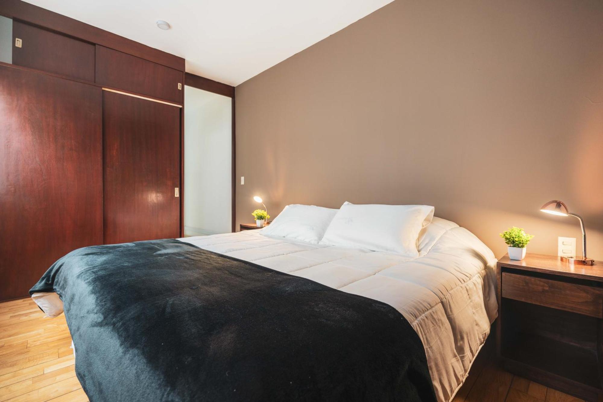 Apartamento Puerta Condesa, & *