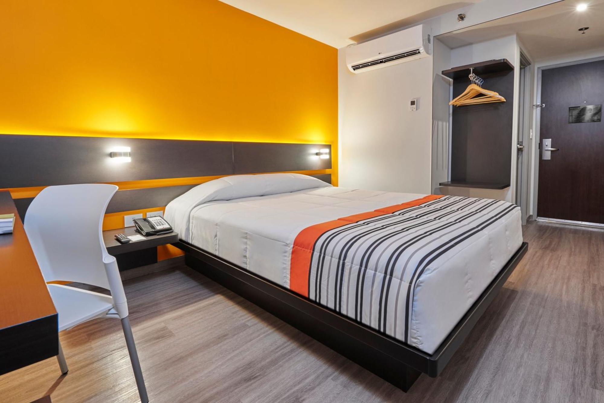 Hotel Express Junior By Marriott Ciudad De Mexico Sullivan 4*