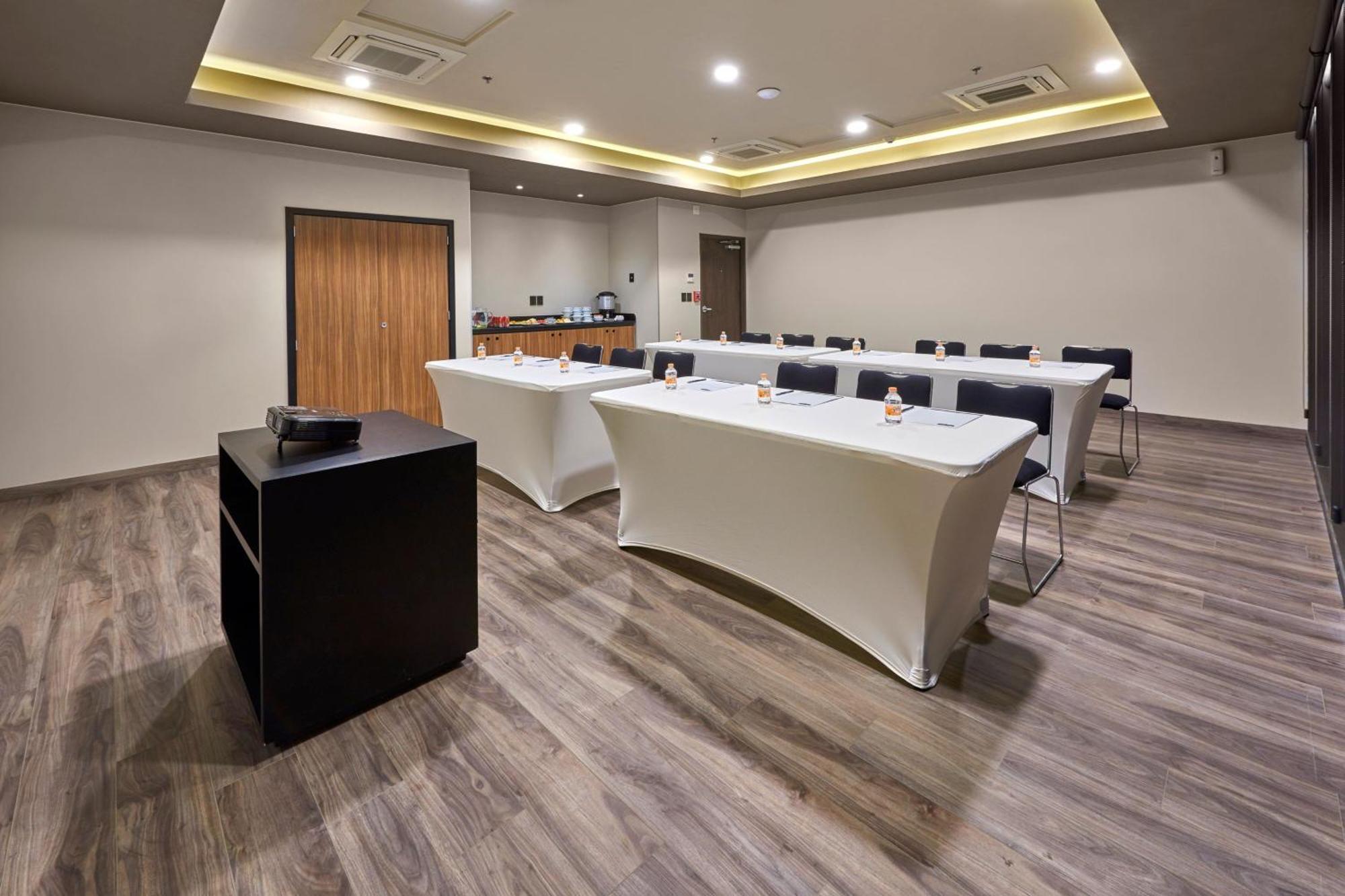Express By Marriott Ciudad De Interlomas 4*