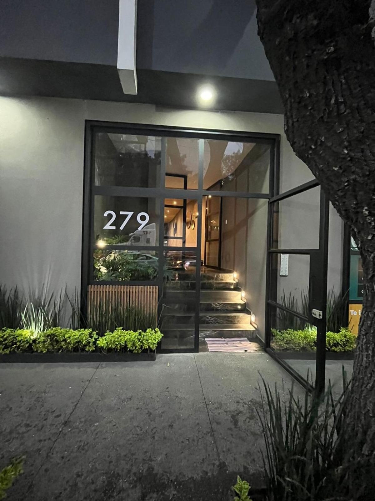 La Condesa *