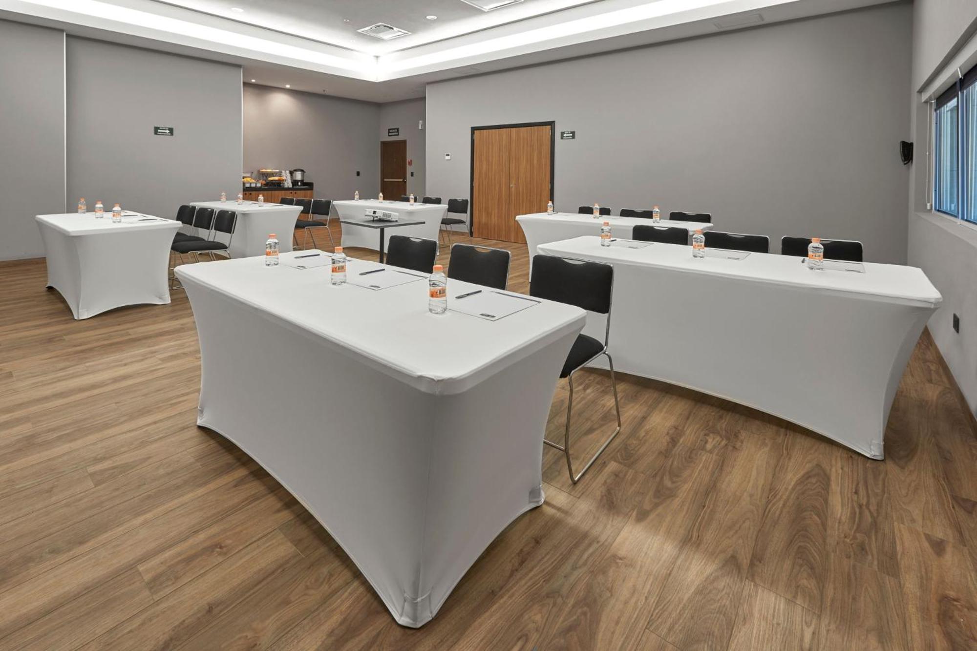 Hotel Express By Marriott Ciudad De Interlomas Mexico City