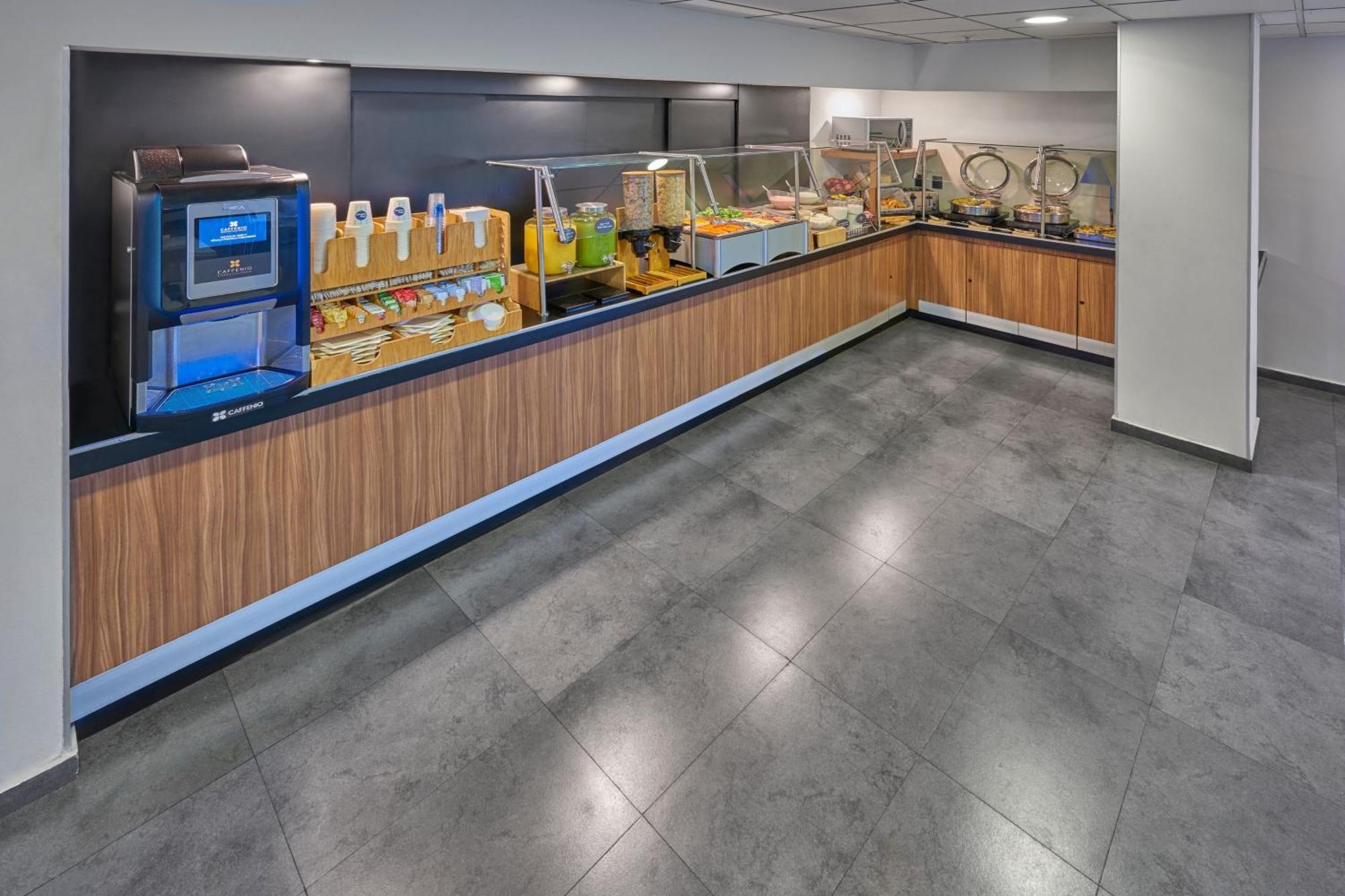 Hotel Express By Marriott Ciudad De Plaza 4*