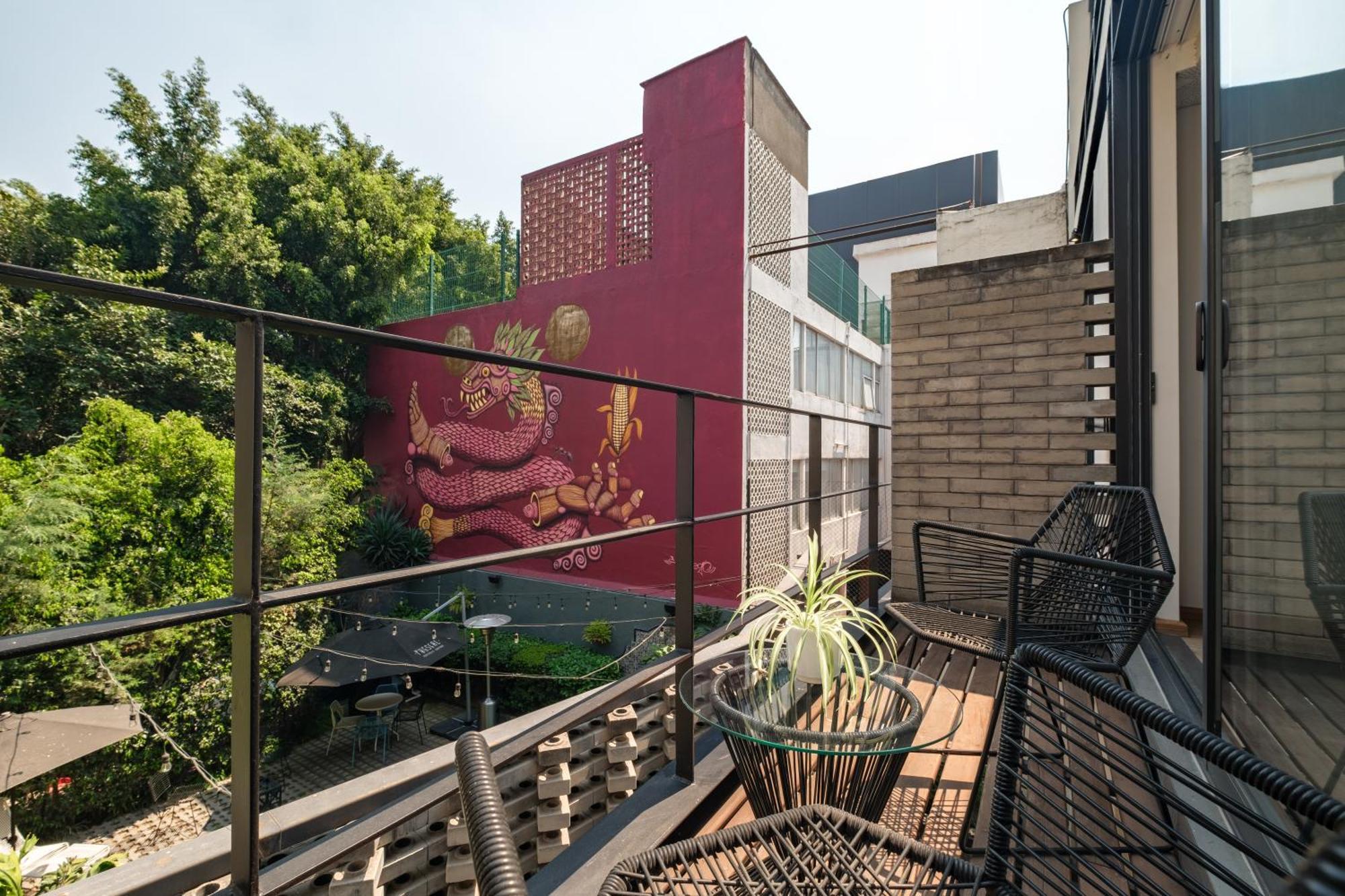 Pug Seal Polanco Allan Poe Hotel 5*