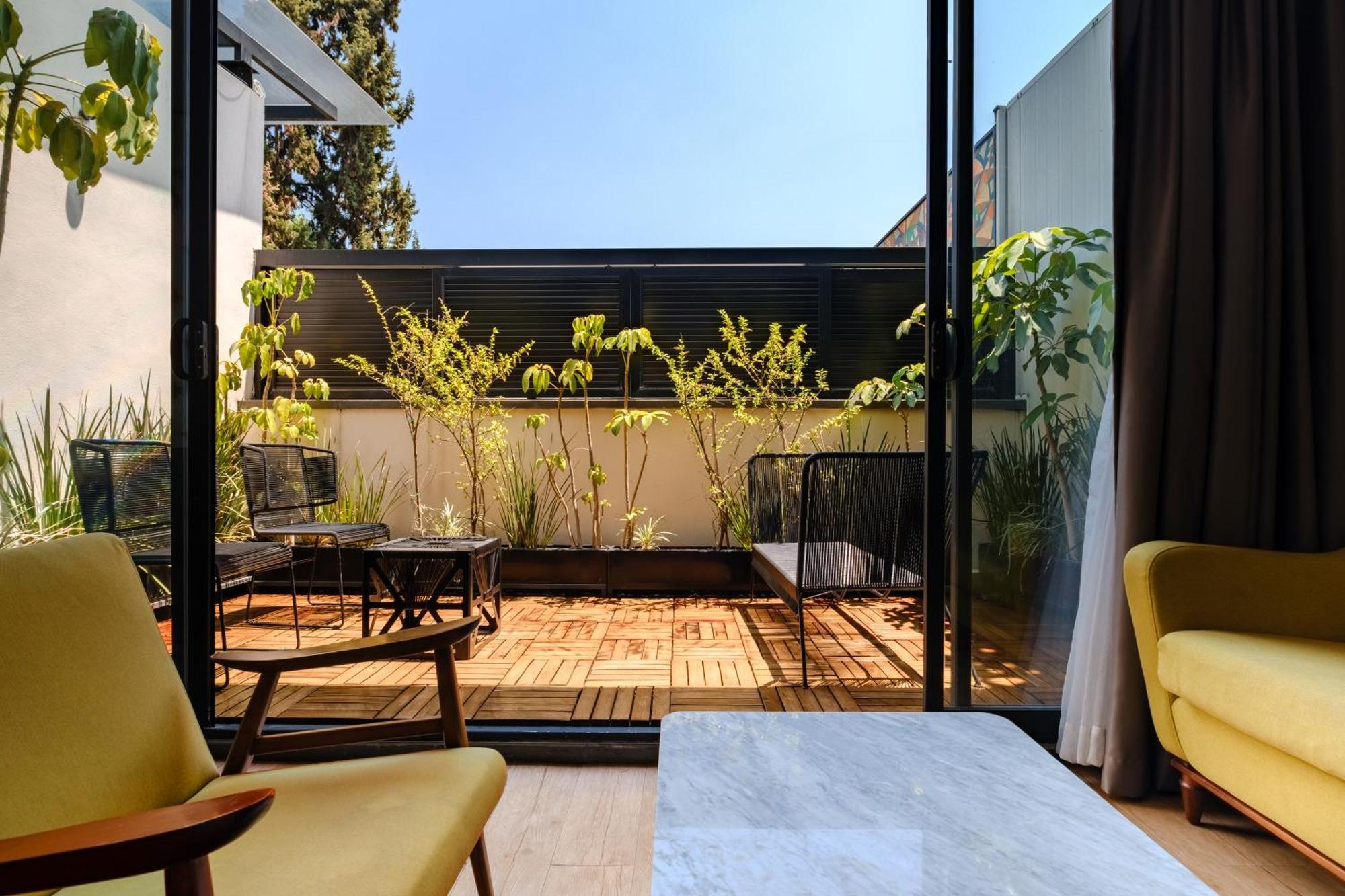 Hotel Pug Seal Polanco Allan Poe