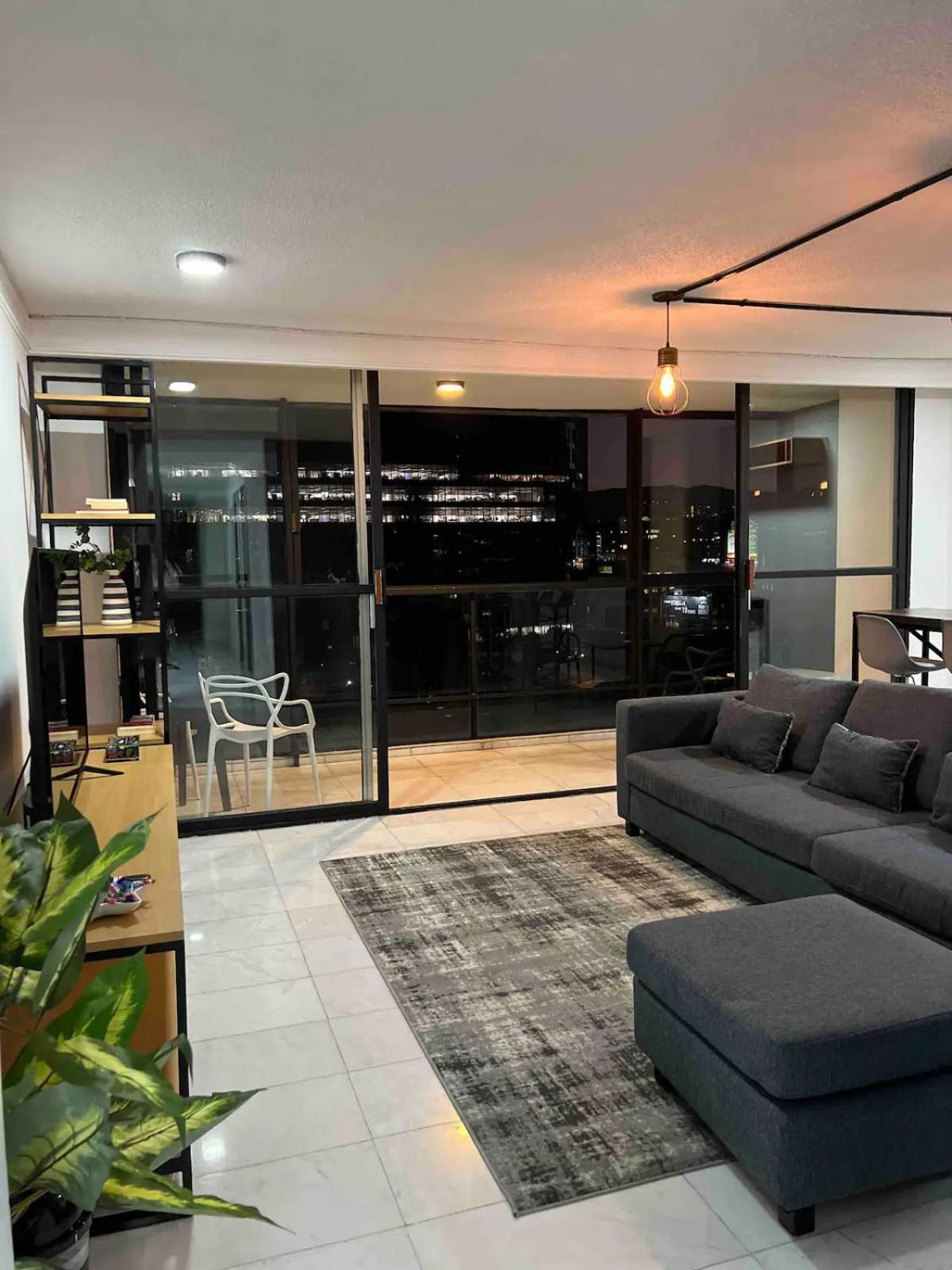 Posh Polanco Tvs And Desks In Each